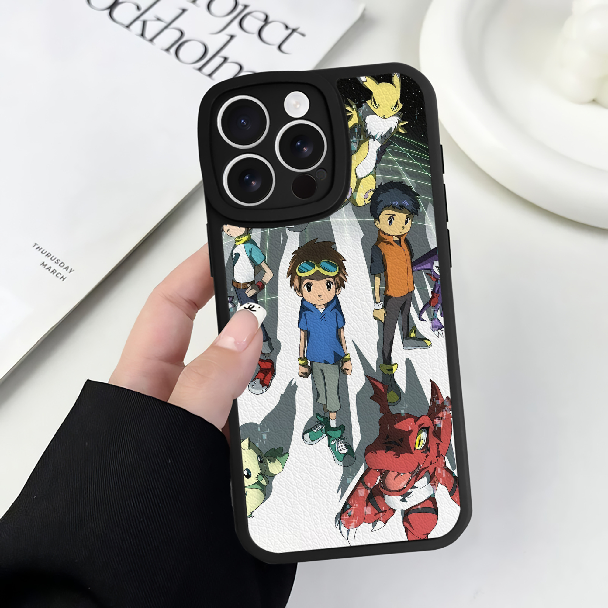 （画像用） Digimon デジタルモンスター/デジモン 【iPhone 16シリーズ対応】シリコンスマホケース（レザー調） 材質：シリコン